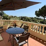 Appartement Calme Avec Terrasse Proche Du Centre Ville Et De La Mer, Parking, Internet